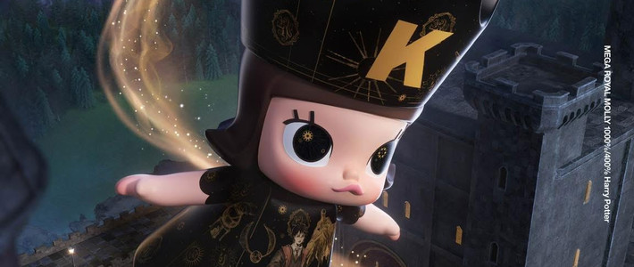 POP MART MEGA ROYAL MOLLY 400% Harry Potter
เมื่อโลกเวทมนตร์มาพบกับความน่ารักของ Molly!