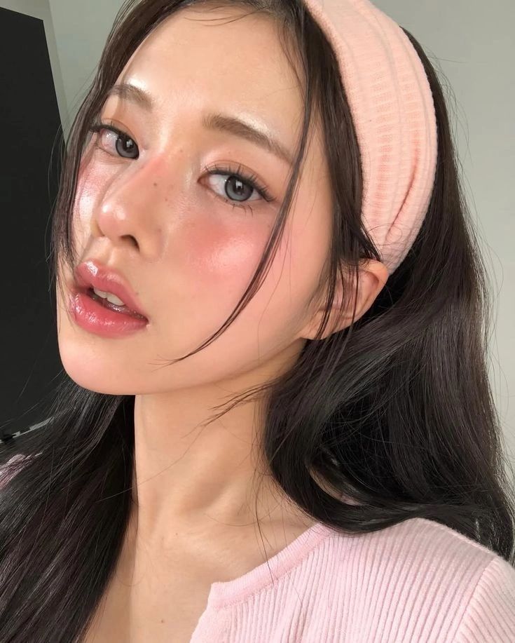 การแต่งหน้า การเสริมความมั่นใจทุกวัน ทำไม “เมคอัพ” จึงเป็นพลังใจให้ใครหลายคน
