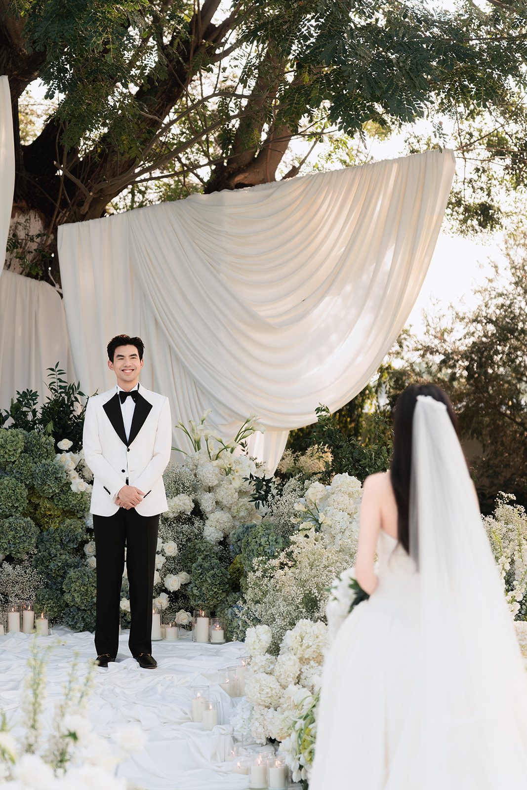 ใหม่–เต๋อ กับชุดวิวาห์สุดหรูจาก Gucci ที่สะกดทุกสายตา ดั่งงานเทพนิยาย