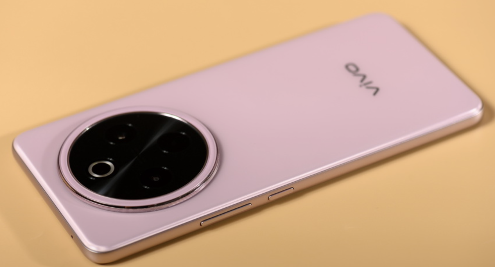 vivo Y300 Pro+ แบต 7300mAh ใช้ได้ทั้งวัน แบบไม่ต้องพึ่งพาวันชาร์จ!