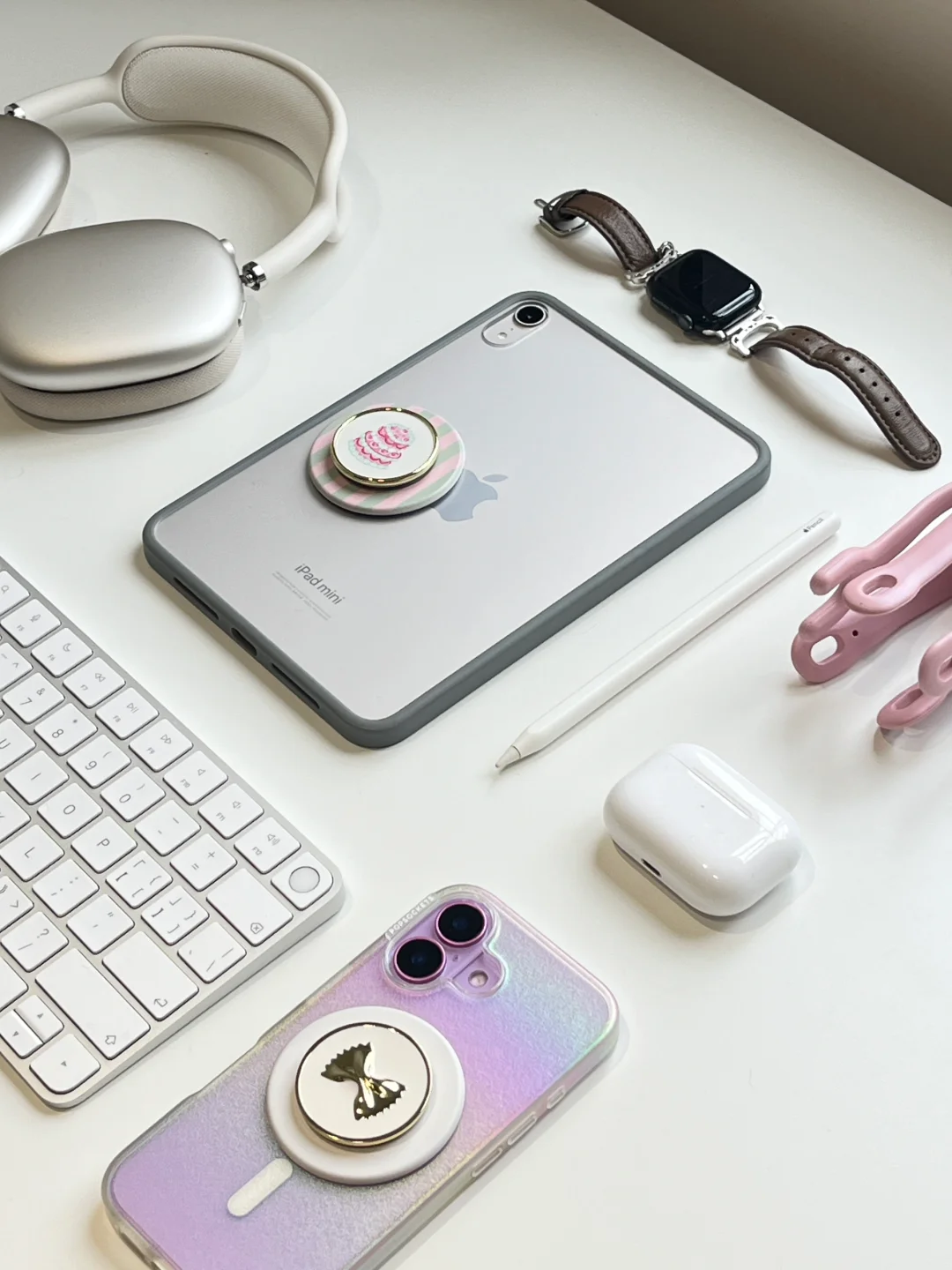 🤍📱 เพื่อนคู่ใจบนโต๊ะทำงาน