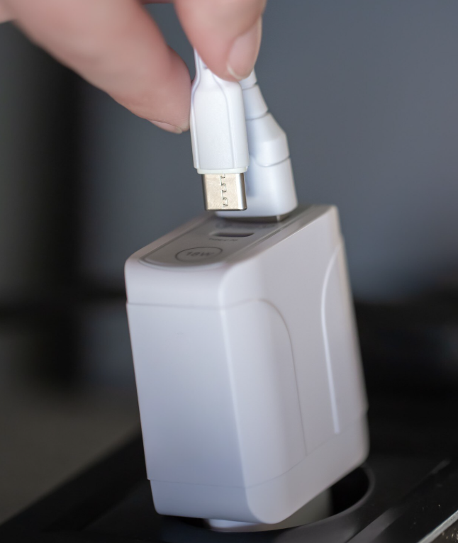 “Fast Charger เทคโนโลยีชาร์จเร็ว เปลี่ยนชีวิตให้ไวขึ้นในยุคที่ทุกวินาทีมีค่า”