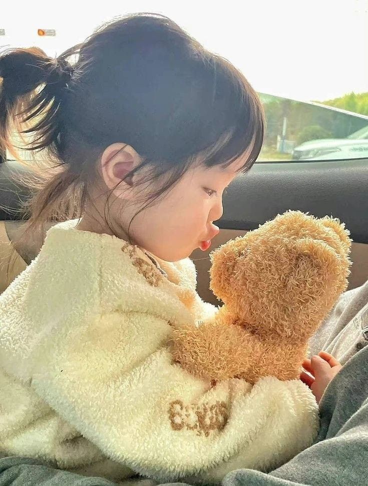 ทำไมตุ๊กตาถึงสำคัญสำหรับเด็ก? และแม่เลือกแบบไหนดีที่สุด 🧸✨