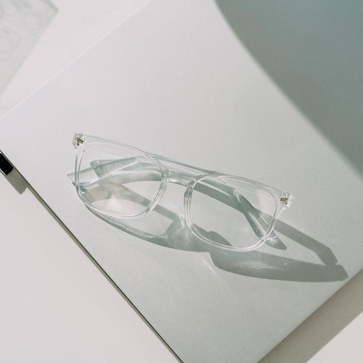 👓 แว่นสายตา & แว่นกรองแสง ไอเท็มจำเป็นของคนยุคดิจิทัล เลือกอย่างไรให้เหมาะกับคุณที่สุด?
