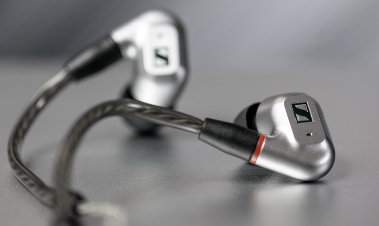 Sennheiser IE 200 รุ่น Oriental Silver Rhythm — หูฟัง Hi-Fi ที่สวยสะกดตาและเสียงสะกดใจ