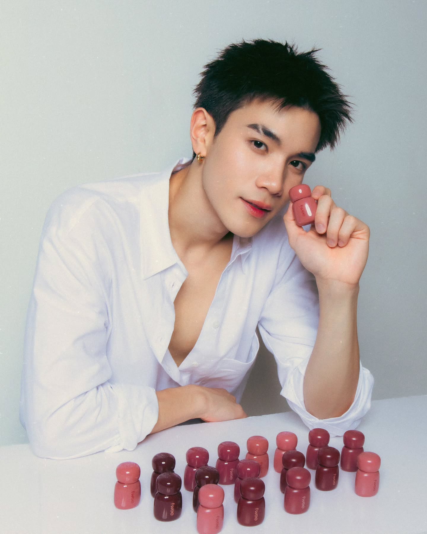 ลิป fwee ไอเทมที่สาวบิวตี้ห้ามพลาด กระแสแรงจนใคร ๆ ก็อยากมีติดกระเป๋า