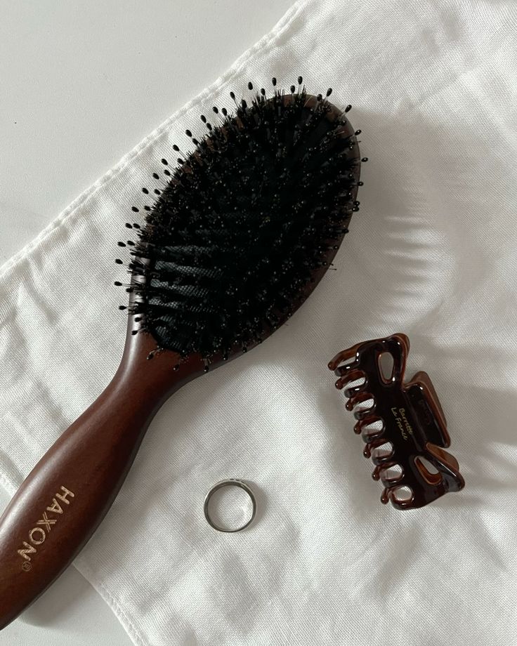Haxon Boar-Bristle Hairbrush ไม่ใช่แค่หวี แต่เป็นประสบการณ์ดูแลผม