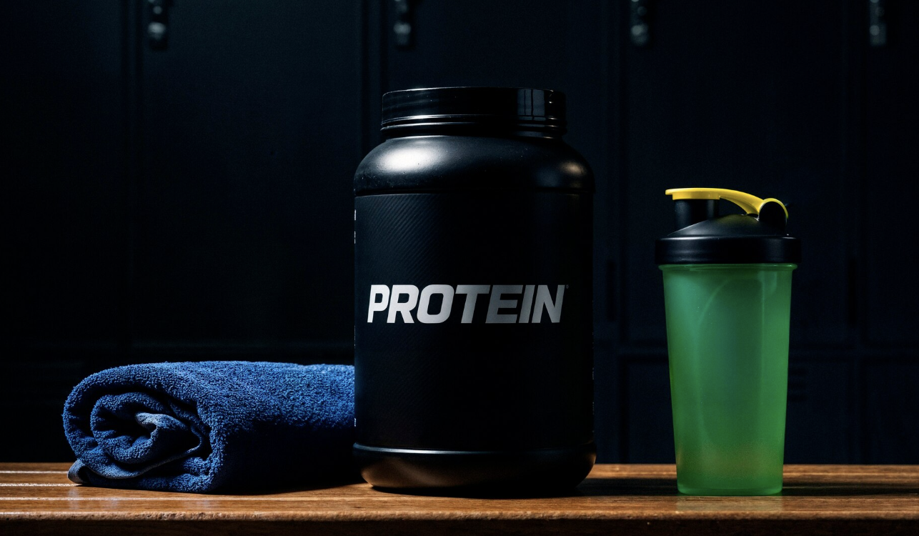 Whey Protein (เวย์โปรตีน) คืออะไร? ประโยชน์ วิธีเลือกกิน และยี่ห้อไหนดี 2025