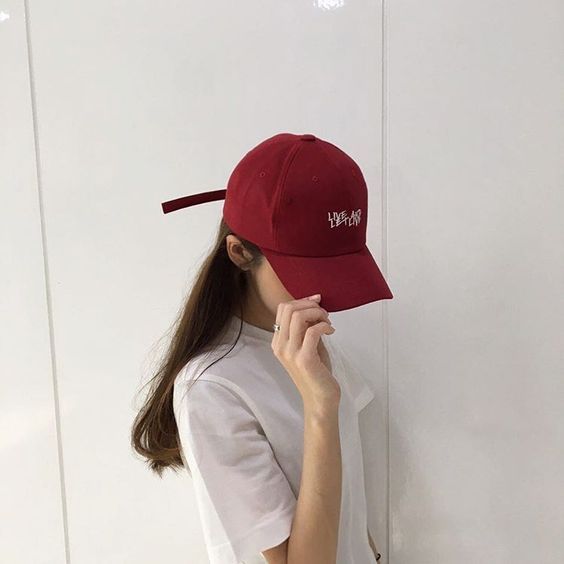 หมวก: ไอเทมเล็กที่เปลี่ยนลุคได้ใหญ่  คู่มือเลือกหมวกแบบมีสไตล์ สำหรับทุกฟังก์ชันและทุกวันของคุณ
