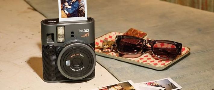 FUJIFILM INSTAX MINI 41 Instant Film Camera
กล้องฟิล์มโพลารอยด์ยุคใหม่ ที่ถ่ายแล้วได้รูปทันที พร้อมความสนุกที่พกติดตัวไปได้ทุกที่