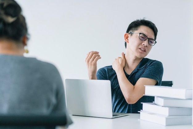 🧑💻 ออฟฟิศซินโดรมไม่ใช่เรื่องเล่นๆ โรคเรื้อรังที่ทรมานวัยทำงาน