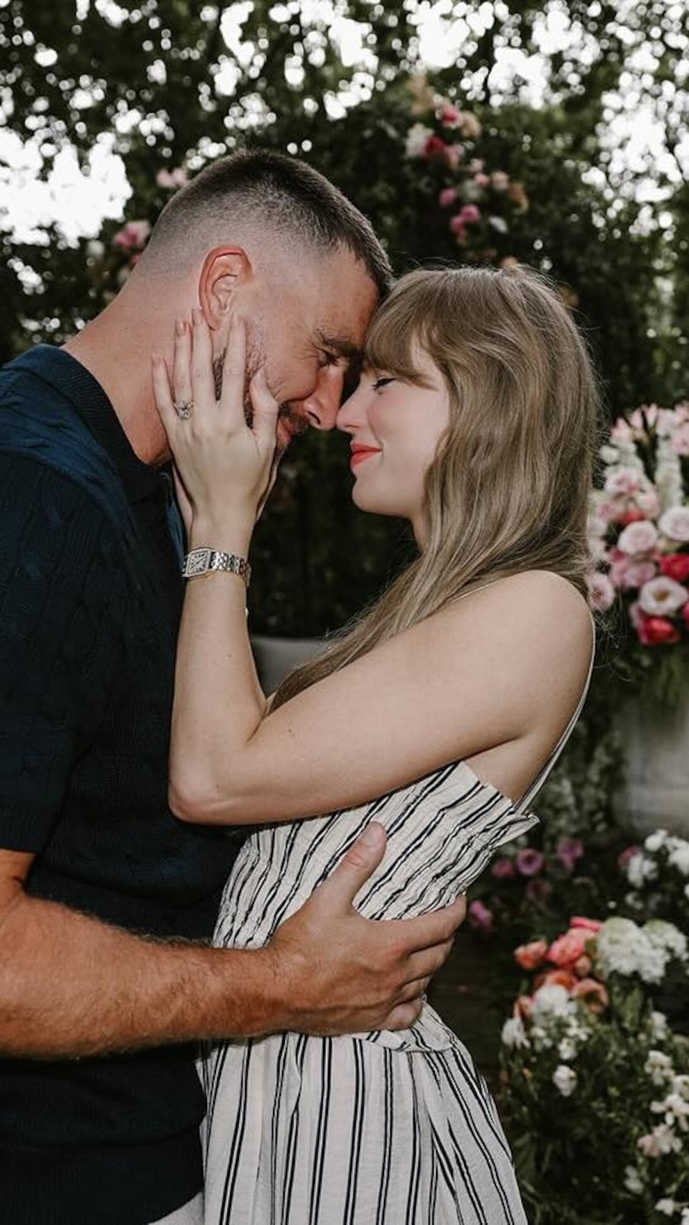 เทย์เลอร์ สวิฟต์ (Taylor Swift) หมั้นแล้ว