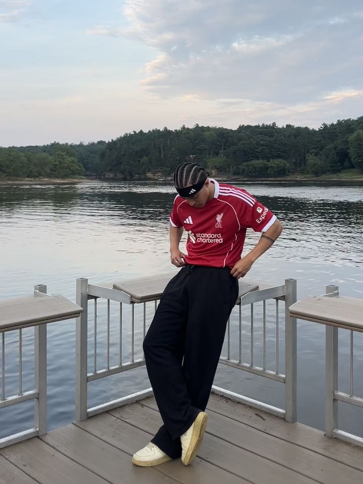เทรนด์เสื้อบอลที่กำลังนิยมในไทยตอนนี้: เมื่อ “เสื้อฟุตบอล” กลายเป็นแฟชั่นของคนทุกยุค