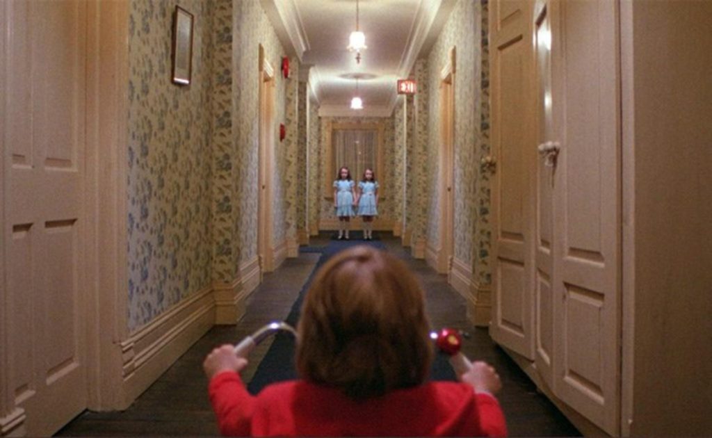 วิเคราะห์เชิงลึก | ทำไม The Shining (โดย Kubric) ถึงเป็นภาพยนตร์สยองขวัญบุกเบิกแห่งยุค 80