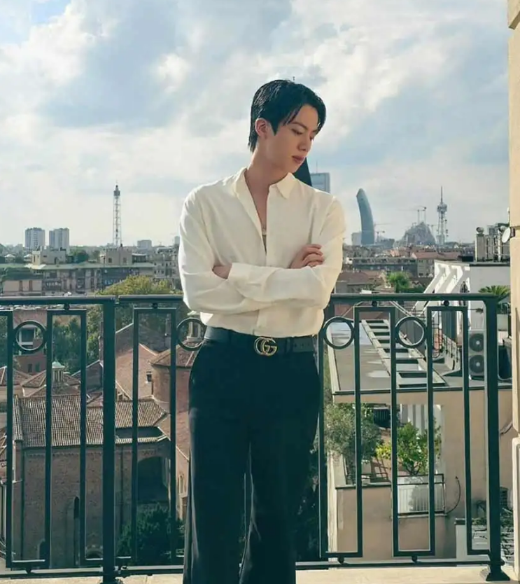 🌟 Jin BTS กับ Milan Fashion Week 2025: เมื่อ K-pop พบแฟชั่นระดับโลก