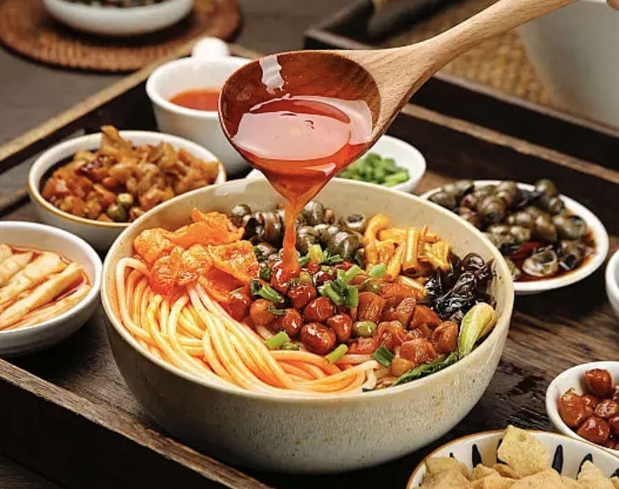 ก๋วยเตี๋ยวเส้นหมี่หอยทาก: จากของดีประจำท้องถิ่น สู่เมนูฮิตติดโซเชียล