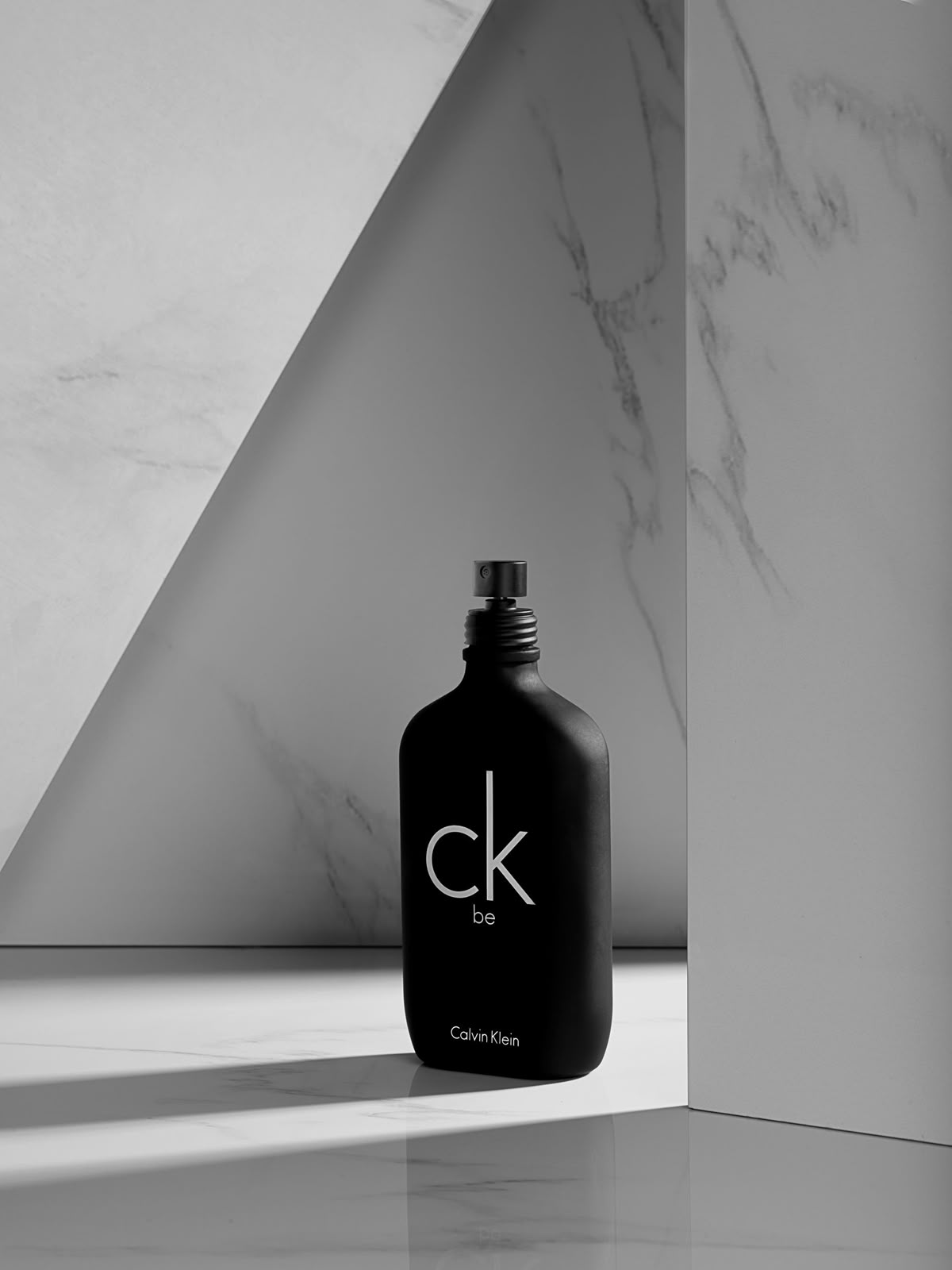 รีวิว : CALVIN KLEIN – CK Be Eau de Toilette
“Be Yourself. Be Free.” กลิ่นที่พูดแทนตัวตนของคุณ...แบบไม่ต้องพยายาม