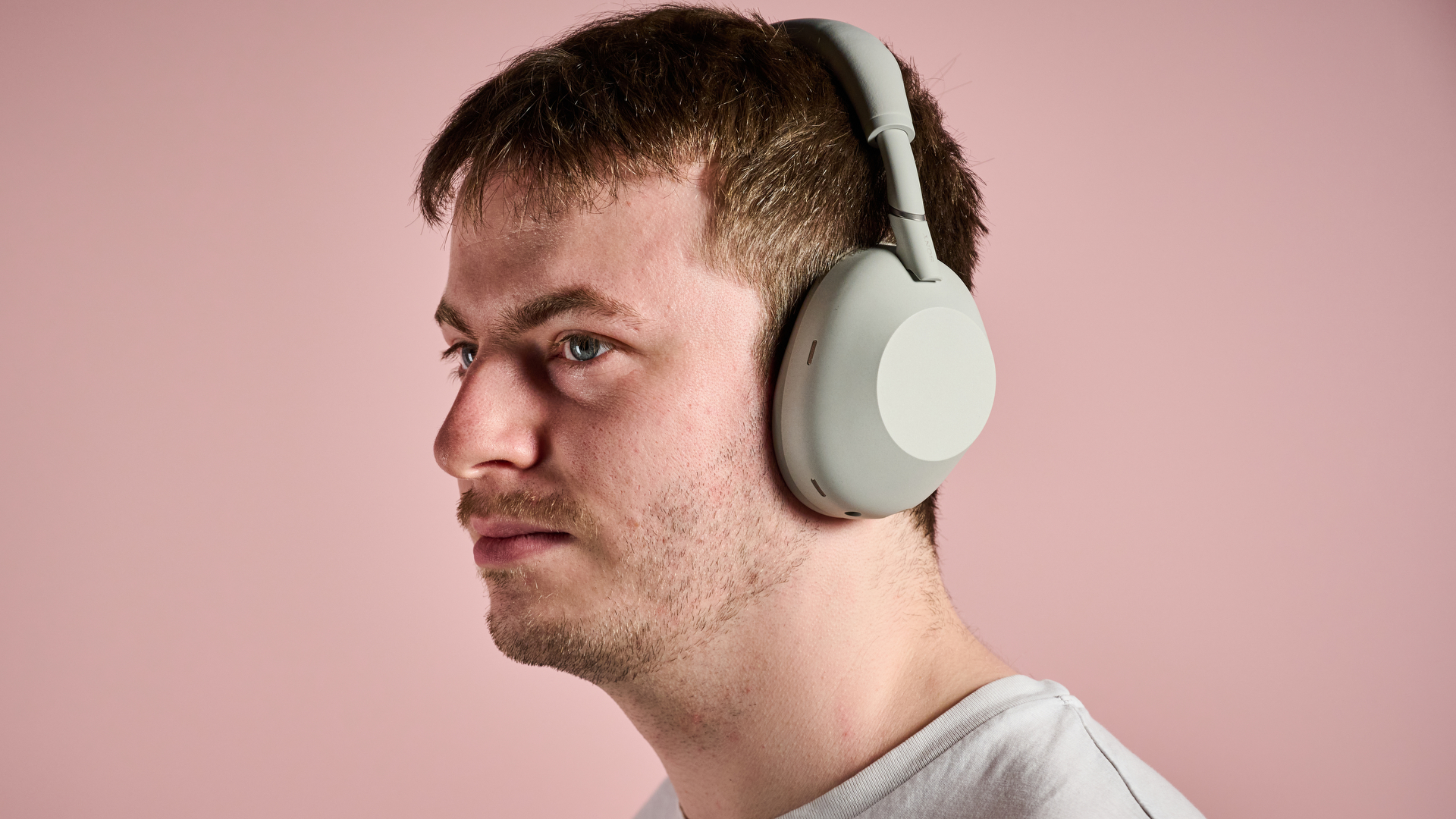 หูฟังตัดเสียงรบกวนมีขีดจำกัดหรือไม่? คู่แข่งเรือธงปี 2025: Bose หรือ Sony?