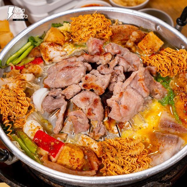 🥢 หมูกระทะ vs ชาบู — ความสุขสองแบบที่ไม่มีใครแทนใครได้