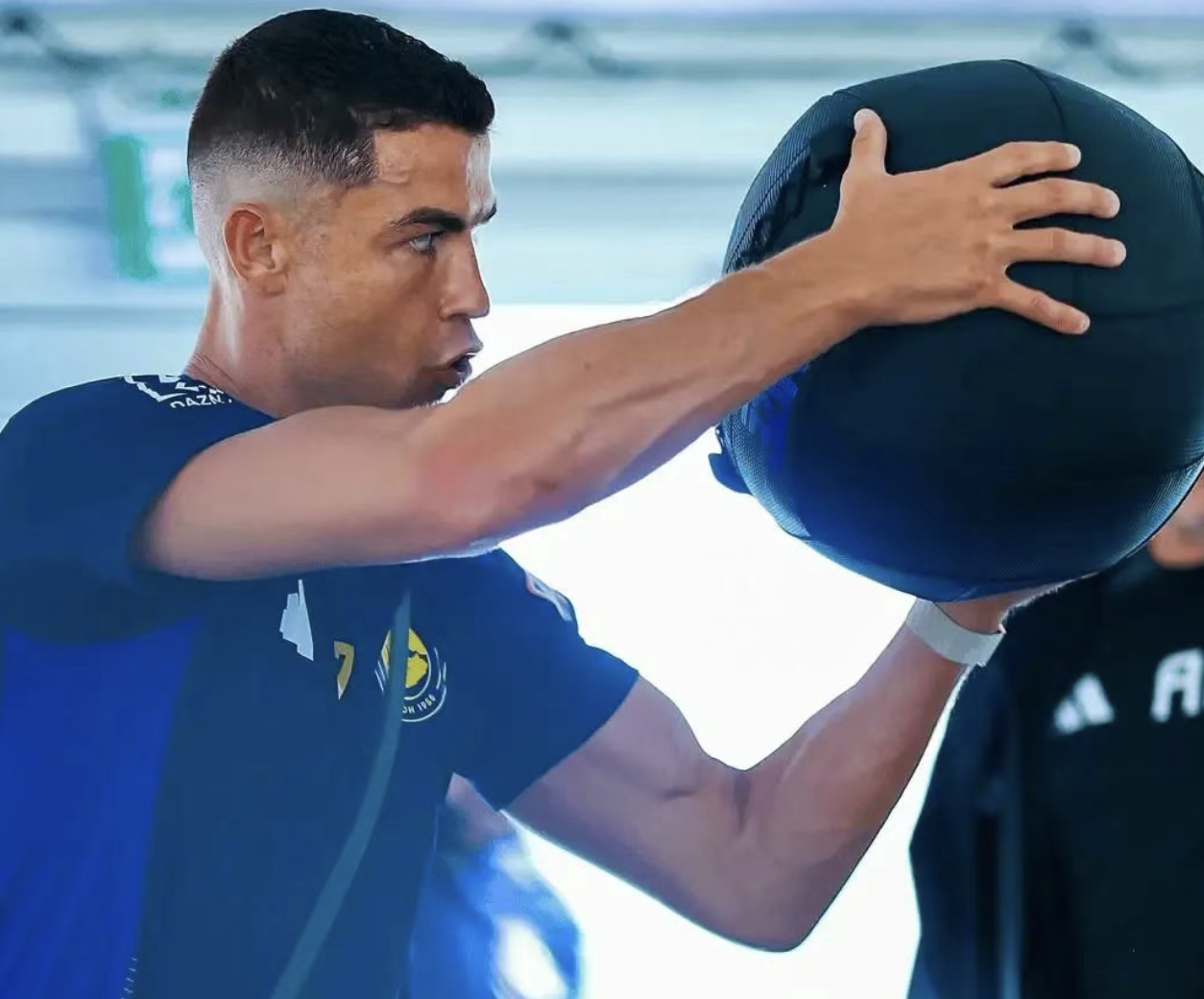 คบกันมา 9 ปี มีลูกถึง 5 คน ในที่สุด คริสเตียโน โรนัลโด (Cristiano Ronaldo) ก็ขอแต่งงานแล้ว!