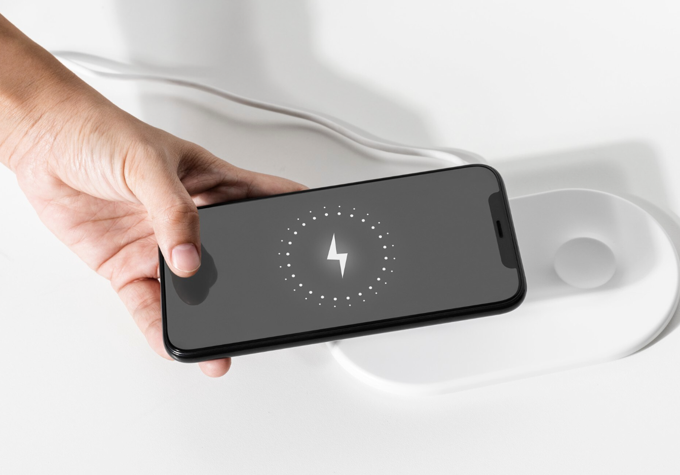“Fast Charger เทคโนโลยีชาร์จเร็ว เปลี่ยนชีวิตให้ไวขึ้นในยุคที่ทุกวินาทีมีค่า”