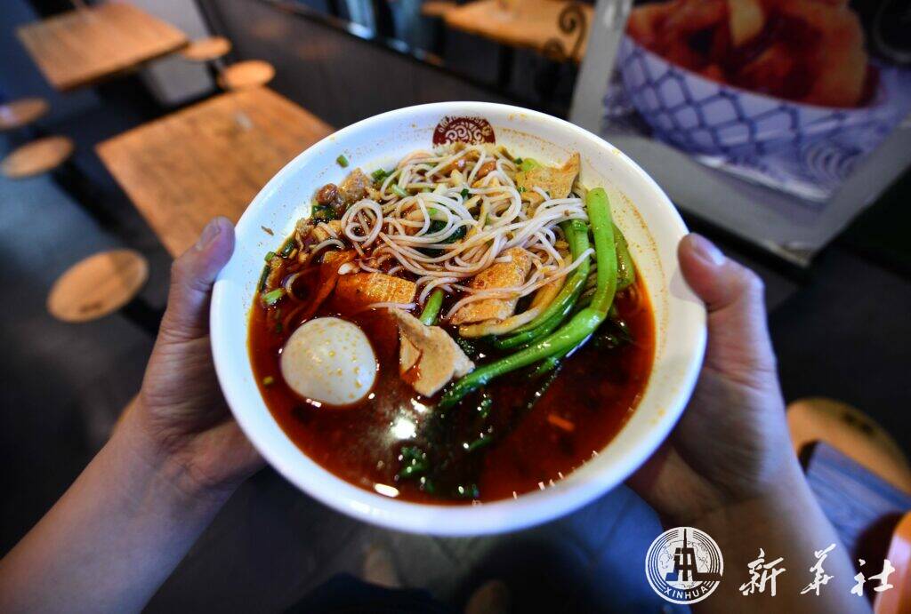 ก๋วยเตี๋ยวเส้นหมี่หอยทาก: จากของดีประจำท้องถิ่น สู่เมนูฮิตติดโซเชียล