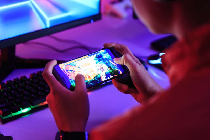 🎮 เล่นเกมโทรศัพท์ VS เล่นเกมคอมพิวเตอร์ — แบบไหนใช่คุณมากกว่า?