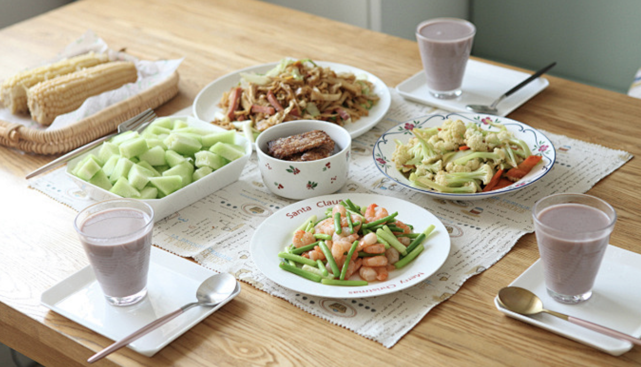 10 พฤติกรรมการกินเหล่านี้ กำลังขโมยชีวิตคุณไปอย่างเงียบๆ! หลายคนยังไม่รู้