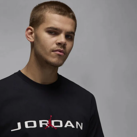 เลือกซื้อ JD Sports ให้เหมาะกับสไตล์ของคุณ