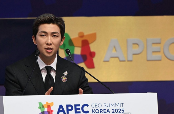 RM กับการกล่าวสุนทรพจน์ประวัติศาสตร์ที่ APEC CEO Summit Korea 2025 “K-Pop & Creativity” ข้ามพรมแดนสู่อุตสาหกรรมโลก