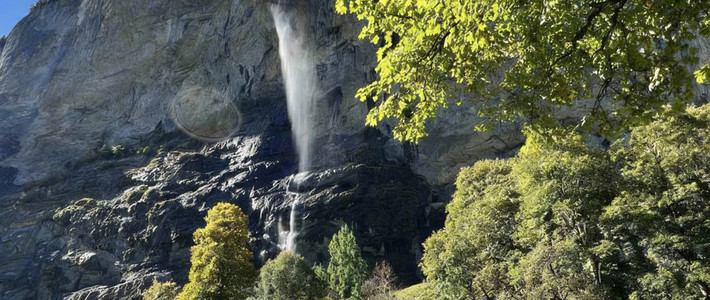 นั่งรถไฟมาสู่หุบเขาในฝัน: พาเที่ยว Staubbach Falls น้ำตกม่านหมอกกลาง Lauterbrunnen