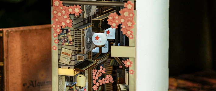 พกโตเกียวไว้บนชั้นหนังสือ: พาทัวร์ชุดมุมหนังสือ Omoide Yokocho ที่ทั้งจิ๋วทั้งจอย