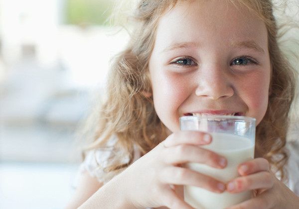 เขาบอกว่ากินนมเยอะ ๆ แล้วจะสูง แต่ทำไมเราไม่สูง