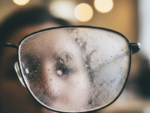 แว่นขึ้นฝ้า ปัญหากวนใจของคนใส่แว่นทุกฤดู