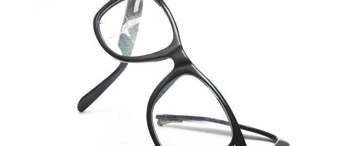 สายตาสั้นควรเลือกอะไรดี แว่นตาหรือคอนแทคเลนส์