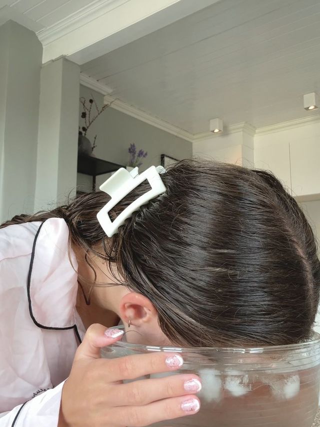 ล้างหน้าด้วยน้ำแข็งตอนเช้า ดีจริงหรือแค่เทรนด์? ความเย็นที่ปลุกผิวและปลุกใจ