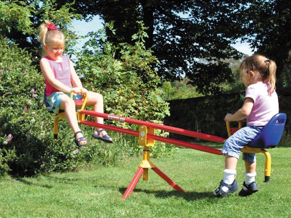 “Seesaw” เมื่อความรักไม่ใช่เรื่องหวาน แต่คือเกมทรงตัวบนไม้กระดาน