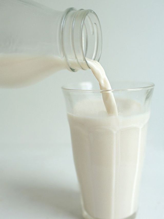 ดื่มนมก่อนนอนทุกคืน ช่วยให้สูงขึ้นจริงไหม? เรื่องที่หลายคนเชื่อมาตั้งแต่เด็ก