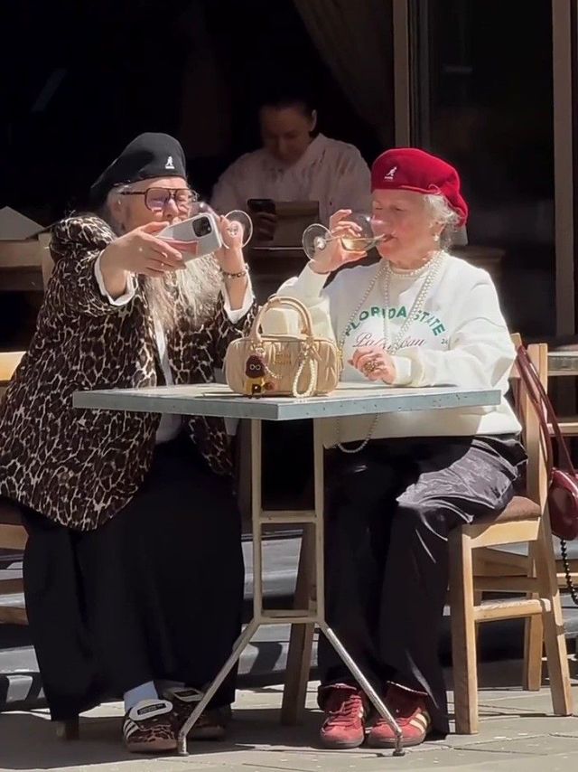 ทำไมบางคนมีกลิ่นแก่? เรื่องจริงของ “กลิ่นวัย” ที่ไม่ได้มาจากอายุอย่างเดียว