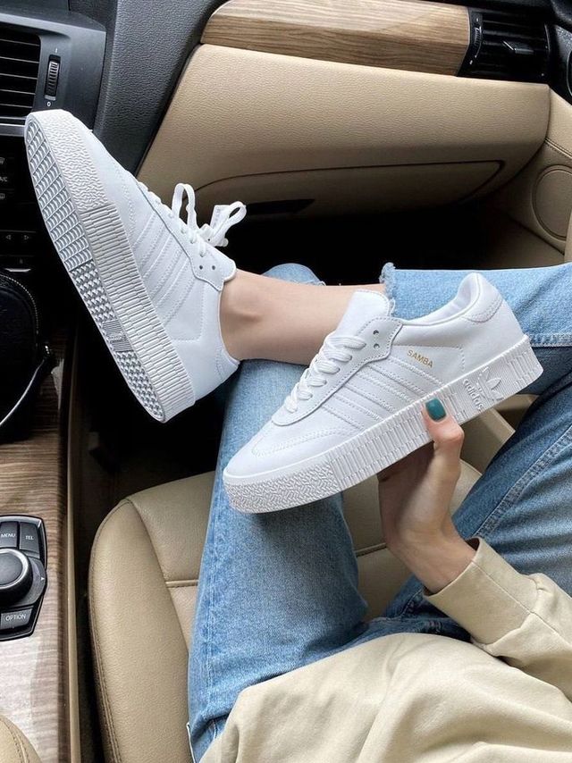 รองเท้าผ้าใบ ไอเทมคู่ใจที่ใส่เมื่อไหร่ก็ดูดีแบบไม่ต้องพยายาม