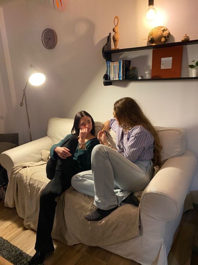 บางครั้งเราไม่ได้ต้องการคำตอบ แค่ต้องการ “คนฟัง” ในวันที่ลำบาก