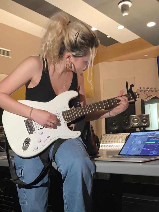 เล่นกีต้าร์ งานอดิเรกง่ายๆ ที่ให้มากกว่าความเพลิน