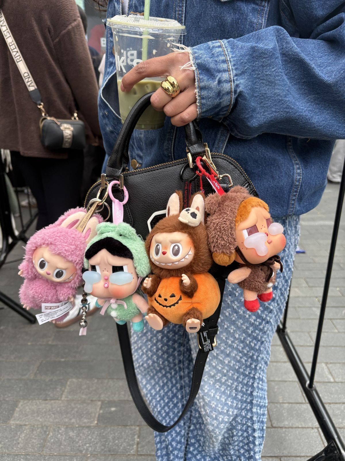 ห้อยตุ๊กตาที่กระเป๋า เรื่องเล็กๆ ที่บอกตัวตนได้มากกว่าที่คิด Image3