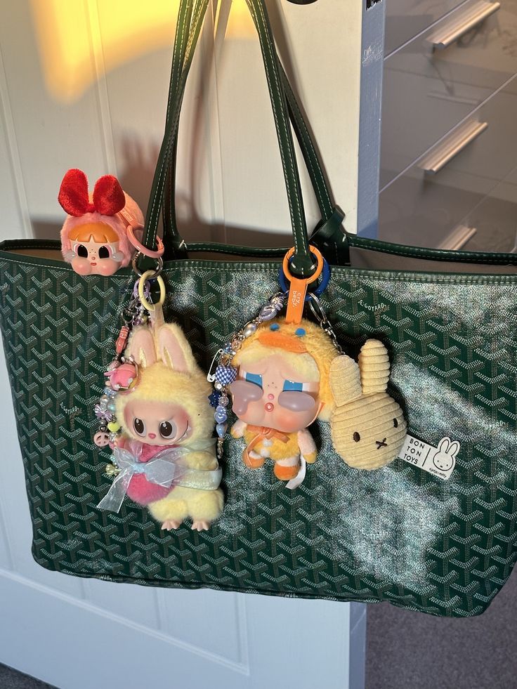 ห้อยตุ๊กตาที่กระเป๋า เรื่องเล็กๆ ที่บอกตัวตนได้มากกว่าที่คิด Image1