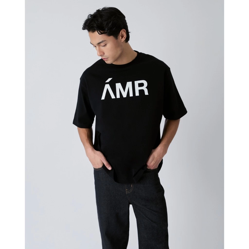 AMR DE SAISON (AIMER) – AMR Logo T-shirt in Black Image2
