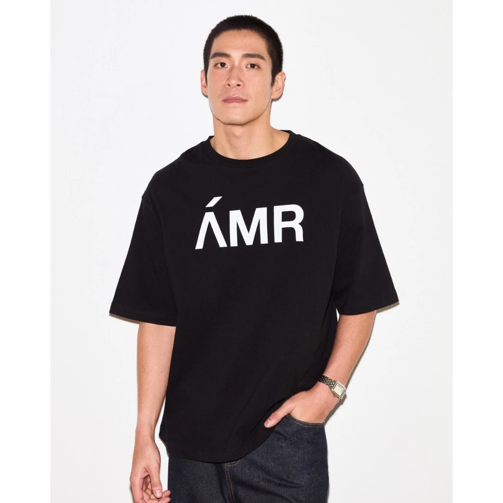 AMR DE SAISON (AIMER) – AMR Logo T-shirt in Black Image1