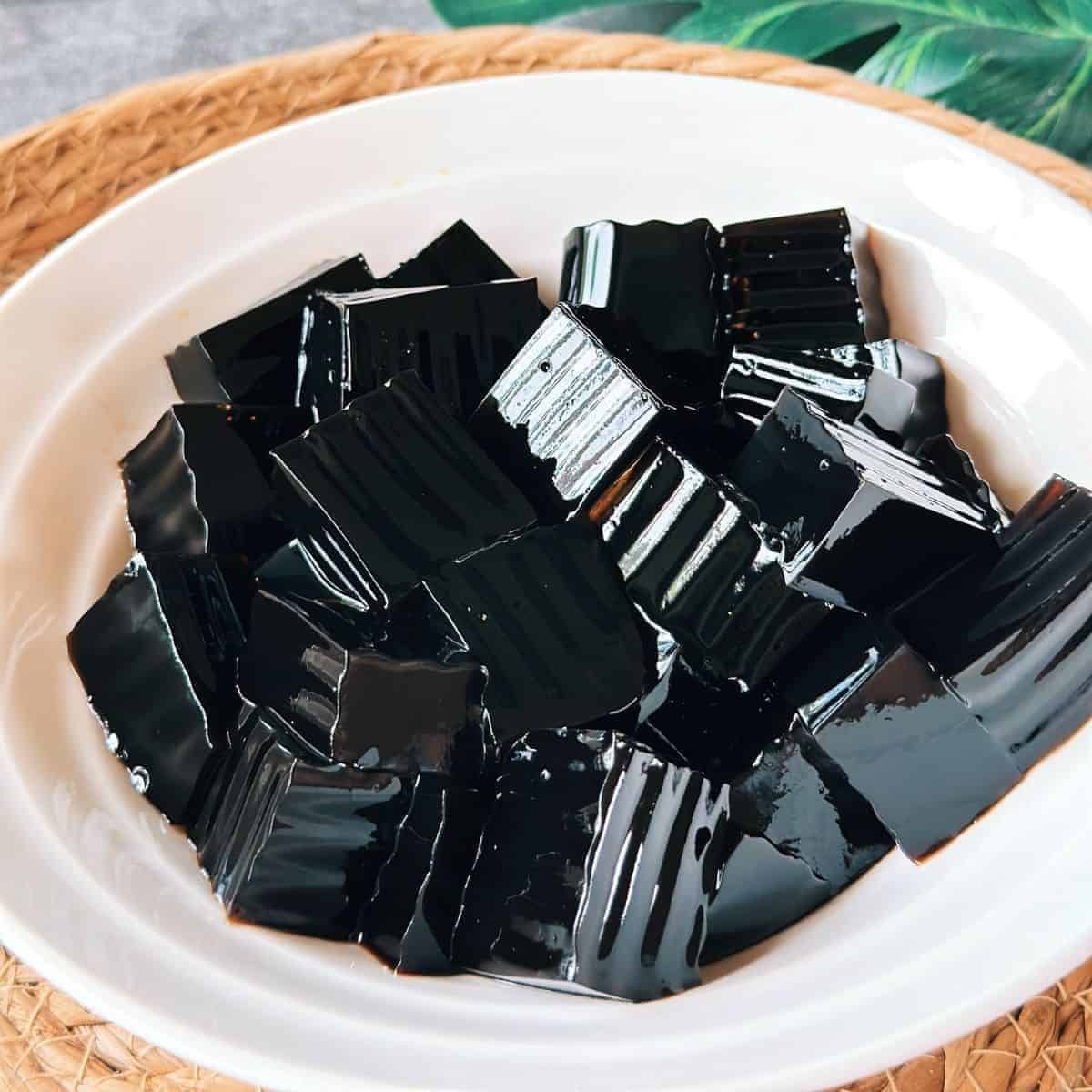 เฉาก๊วย ของหวานสีดำธรรมดา…แต่กินแล้วสดชื่นกว่าที่คิด Image3