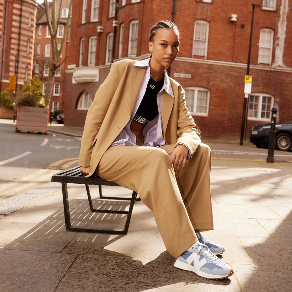 New Balance 327 รองเท้าสายแฟ ดีไซน์เด่น น้ำหนักเบา ใส่ลุคสนุก Image1