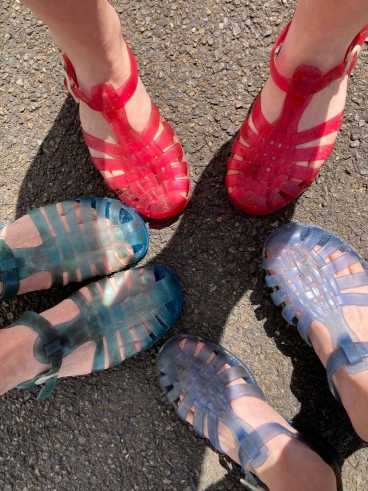 เลือกรองเท้าให้ดีรับสงกรานต์ สนุกได้เต็มที่…โดยไม่ต้องเจ็บตัว Image3