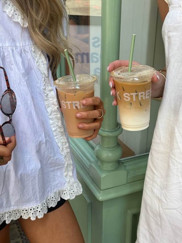 ทำไมต้องกินกาแฟตอนเช้า…ทั้งที่ร่างกายก็ตื่นเองได้? 